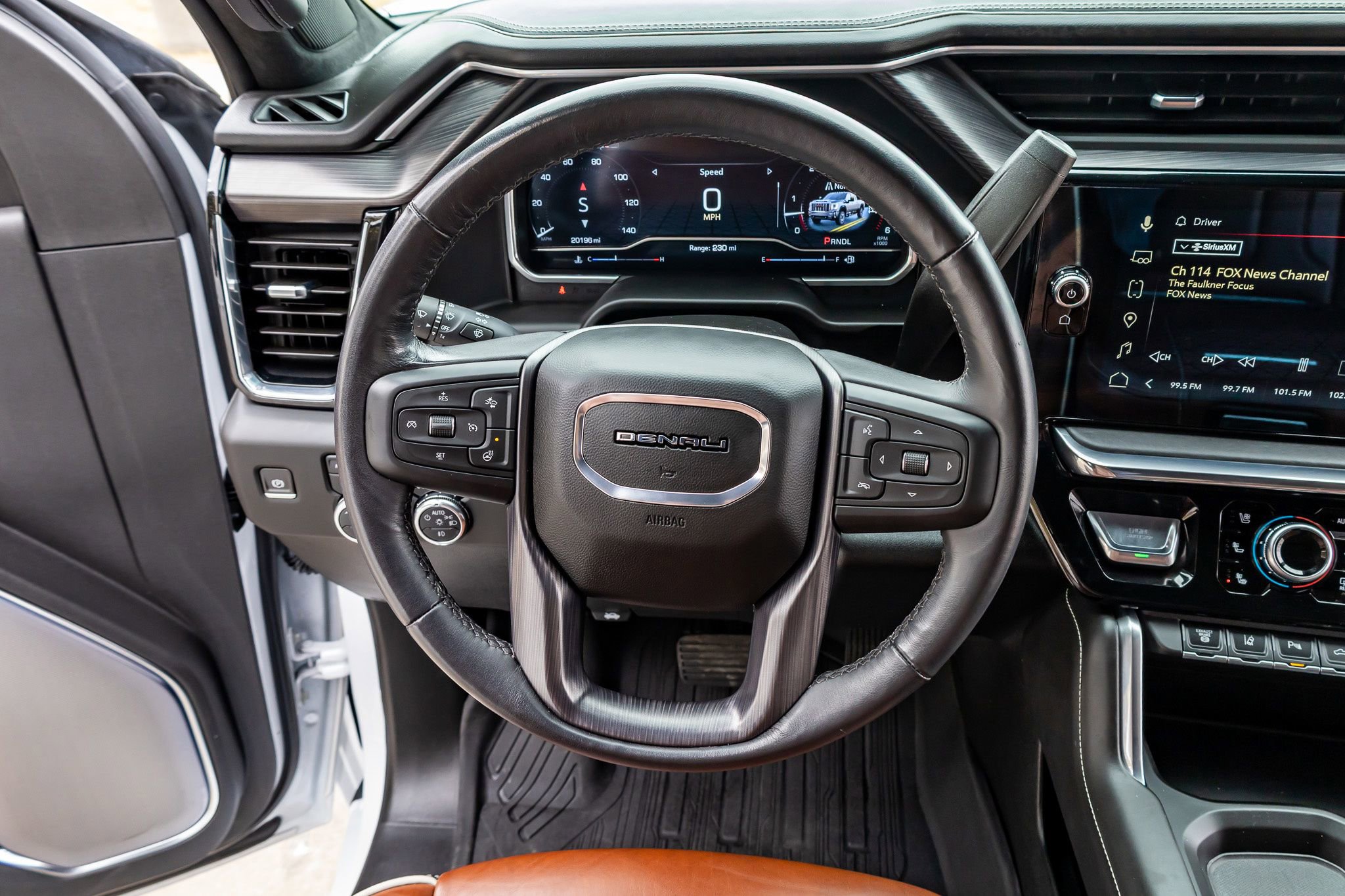 Used 2024 GMC Sierra 2500 Denali Ultimate image 16