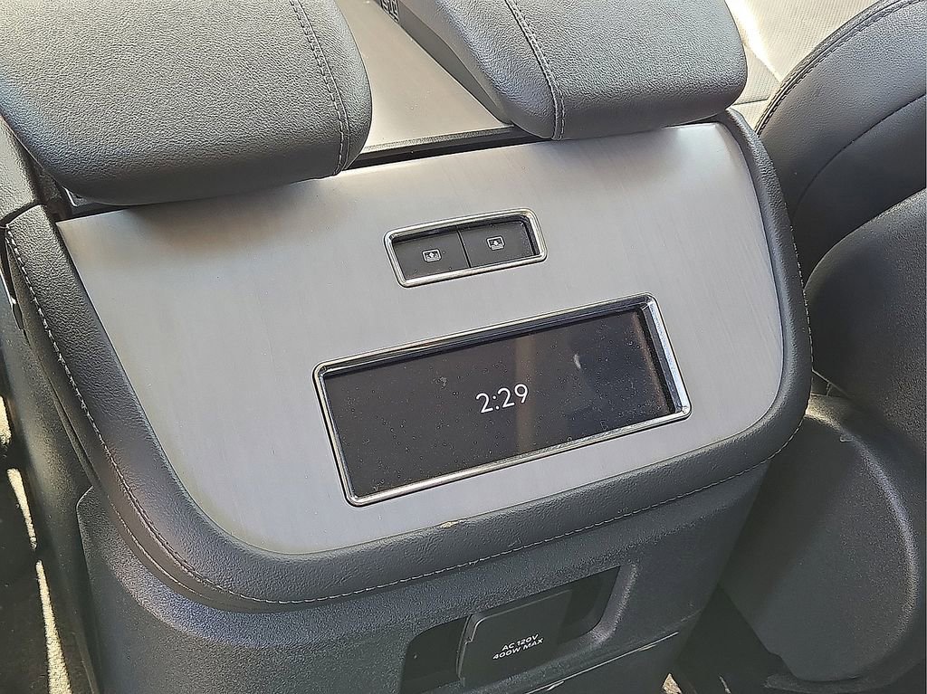 Used 2025 Lincoln Navigator Reserve image 16