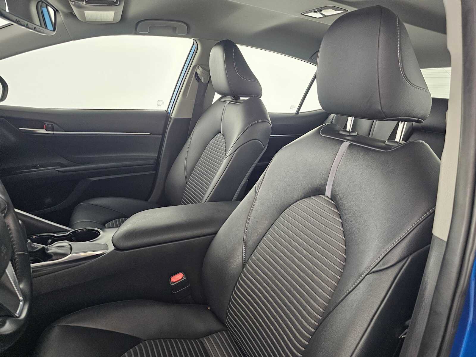 Used 2019 Toyota Camry SE FWD image 21