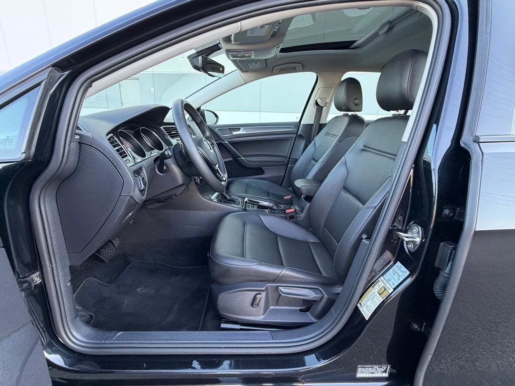 Used 2020 Volkswagen Golf 4-Door image 28