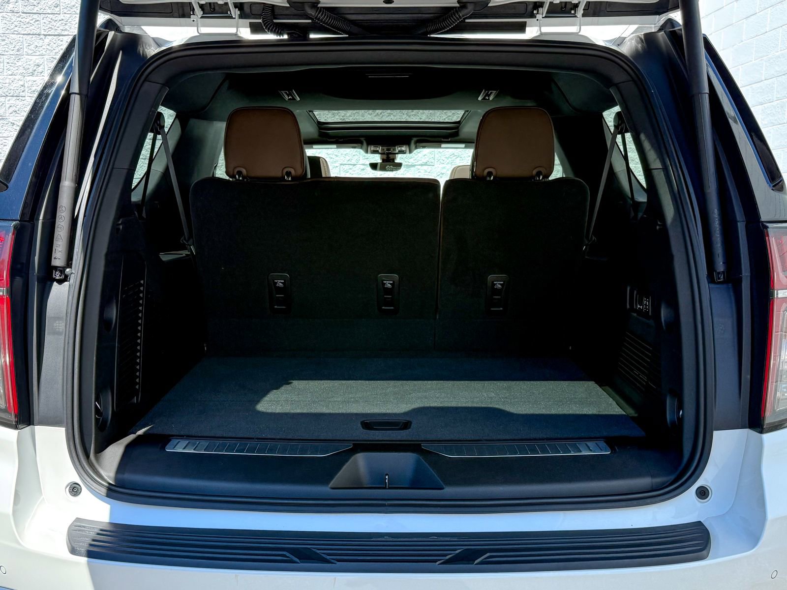 Used 2022 Chevrolet Suburban High Country AWD/4WD image 39