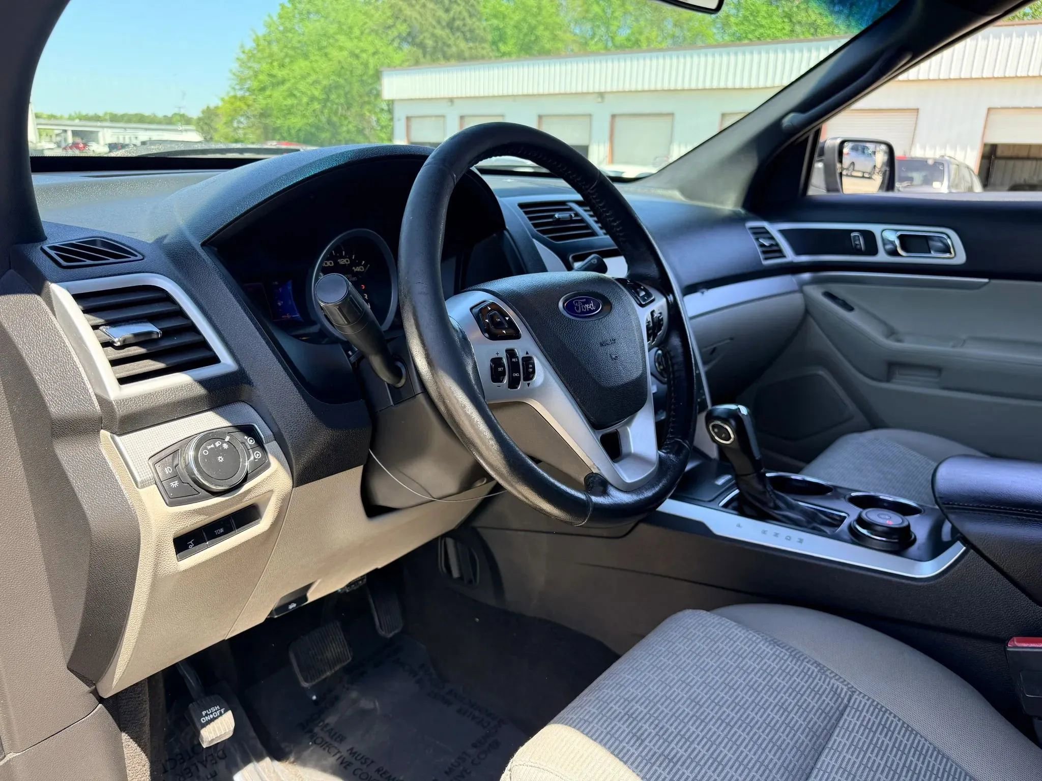 Used 2013 Ford Explorer XLT AWD/4WD image 17