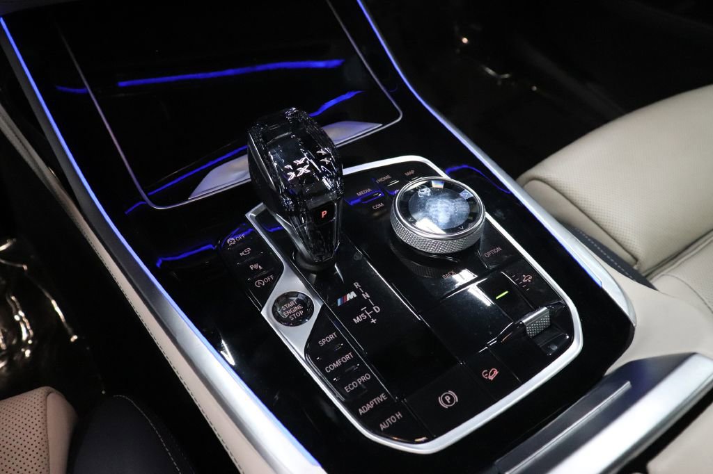 Used 2020 BMW X7 M50i w/ Dynamic Handling Package image 32