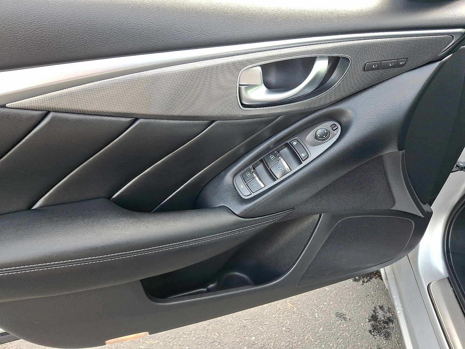 Used 2016 INFINITI Q50 3.0t Premium w/ Driver Assistance Package RWD image 12