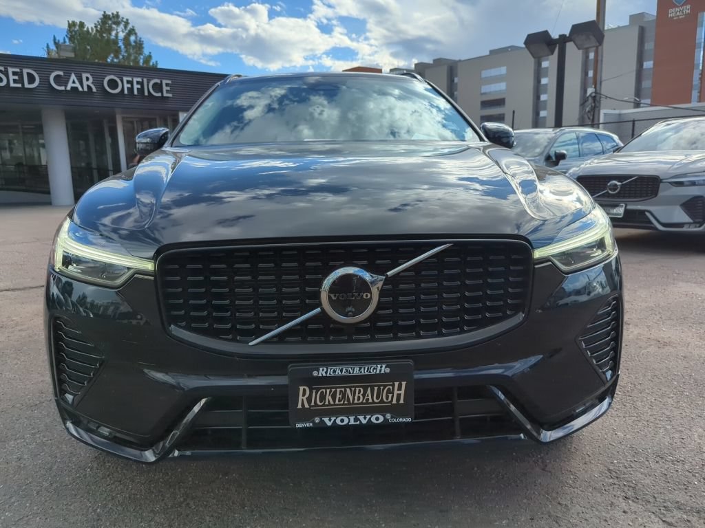 Used 2025 Volvo XC60 B5 Plus AWD/4WD image 2