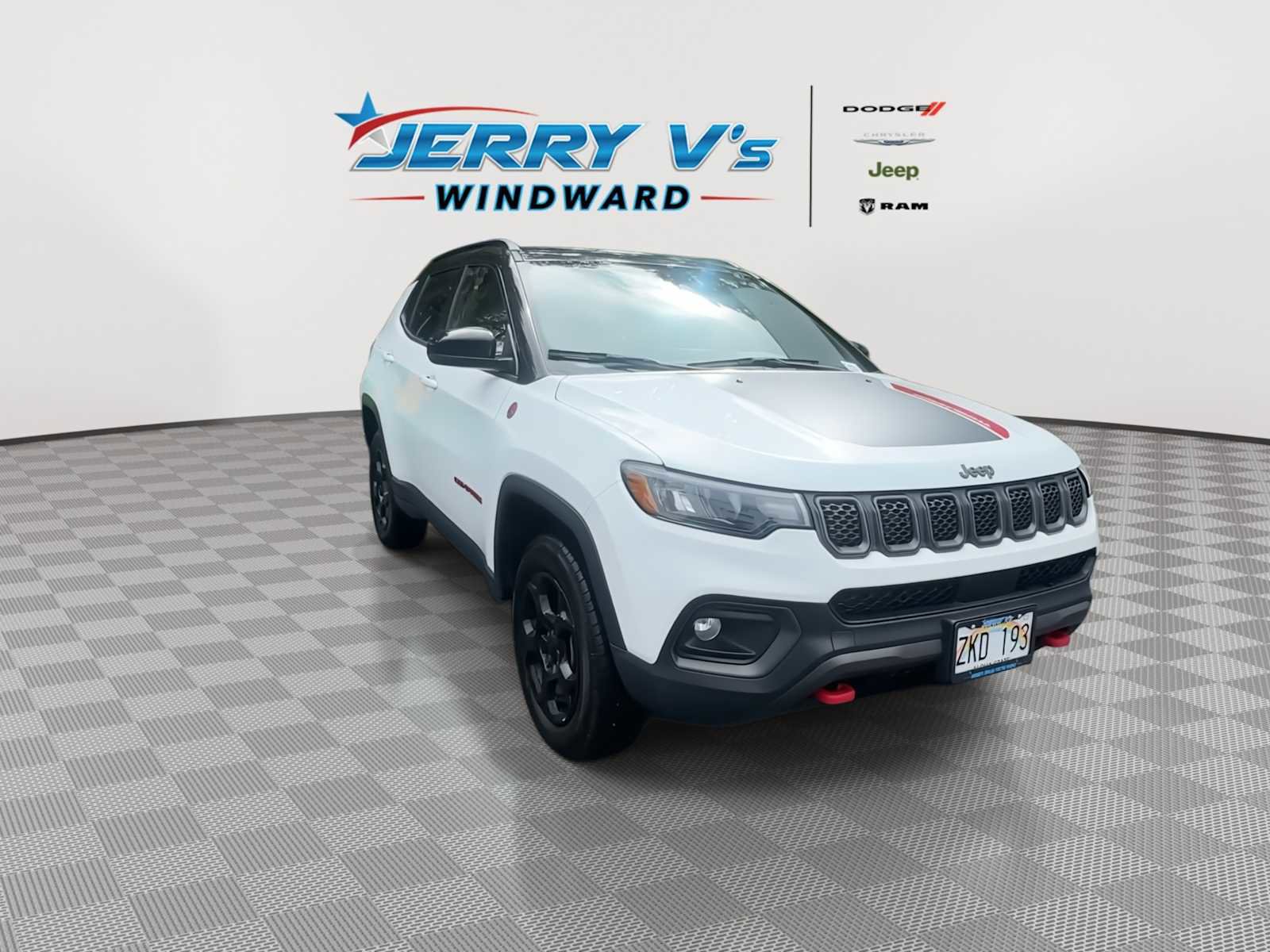 Used 2023 Jeep Compass Trailhawk AWD/4WD image 3