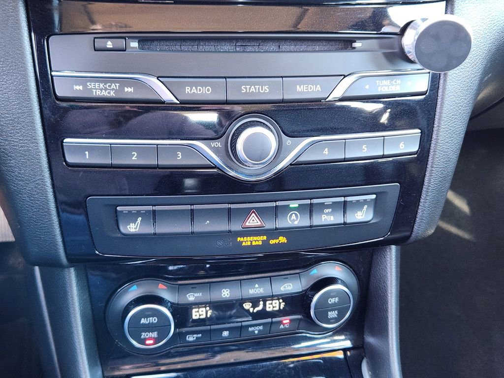 Used 2017 INFINITI QX30 Premium w/ Technology Package image 21