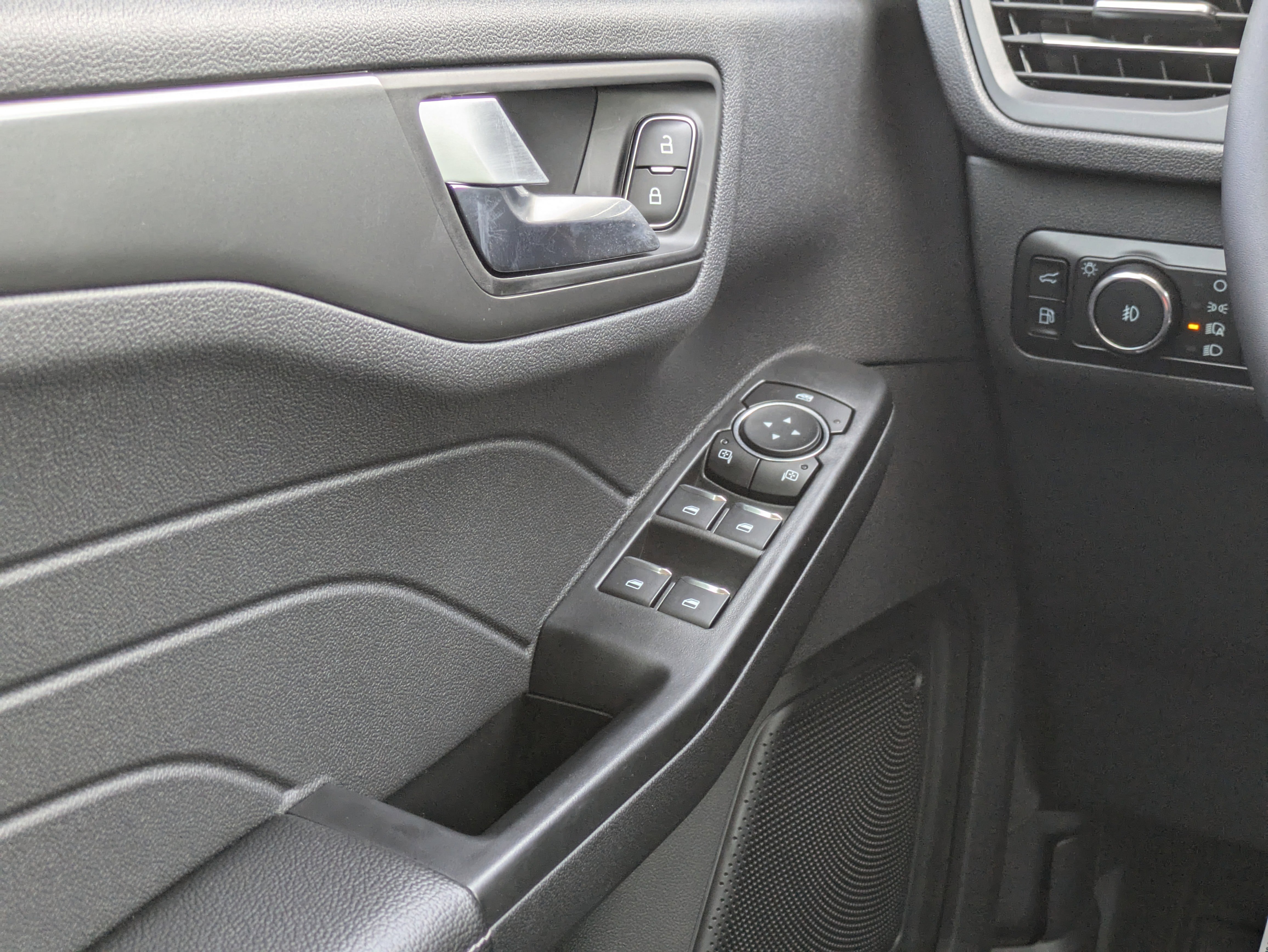 New 2025 Ford Escape SE image 21