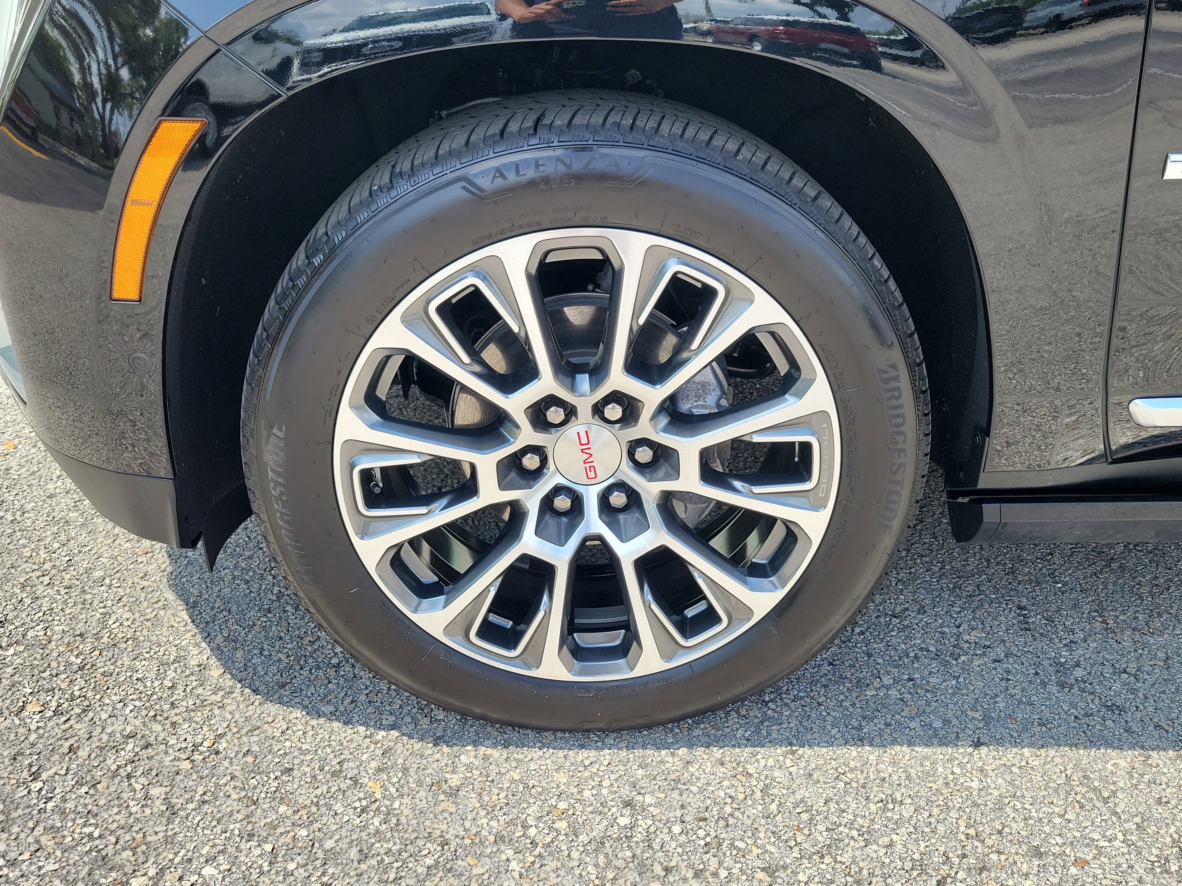 Used 2026 GMC Yukon Denali w/ Denali Reserve Package image 5