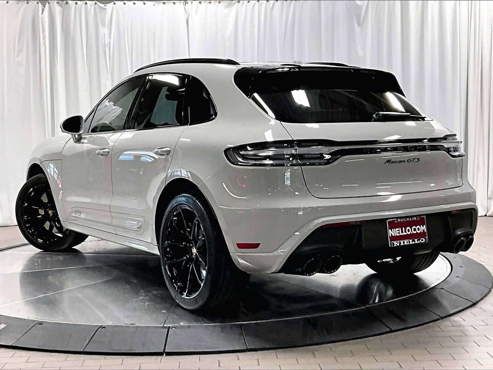 Used 2025 Porsche Macan GTS image 3
