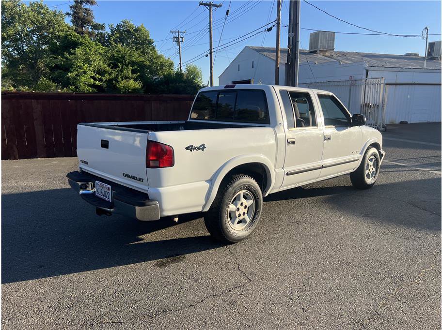 Used 2001 Chevrolet S10 Pickup LS w/ Cold-Climate Pkg AWD/4WD image 5