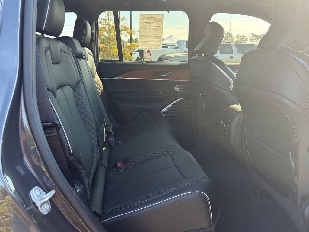 Used 2022 Jeep Grand Cherokee Summit AWD/4WD image 44