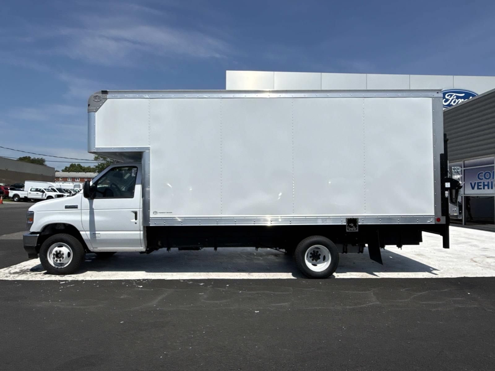 New 2027 Ford E-450 and Econoline 450 Super Duty w/ Power Equipment Group RWD image 6