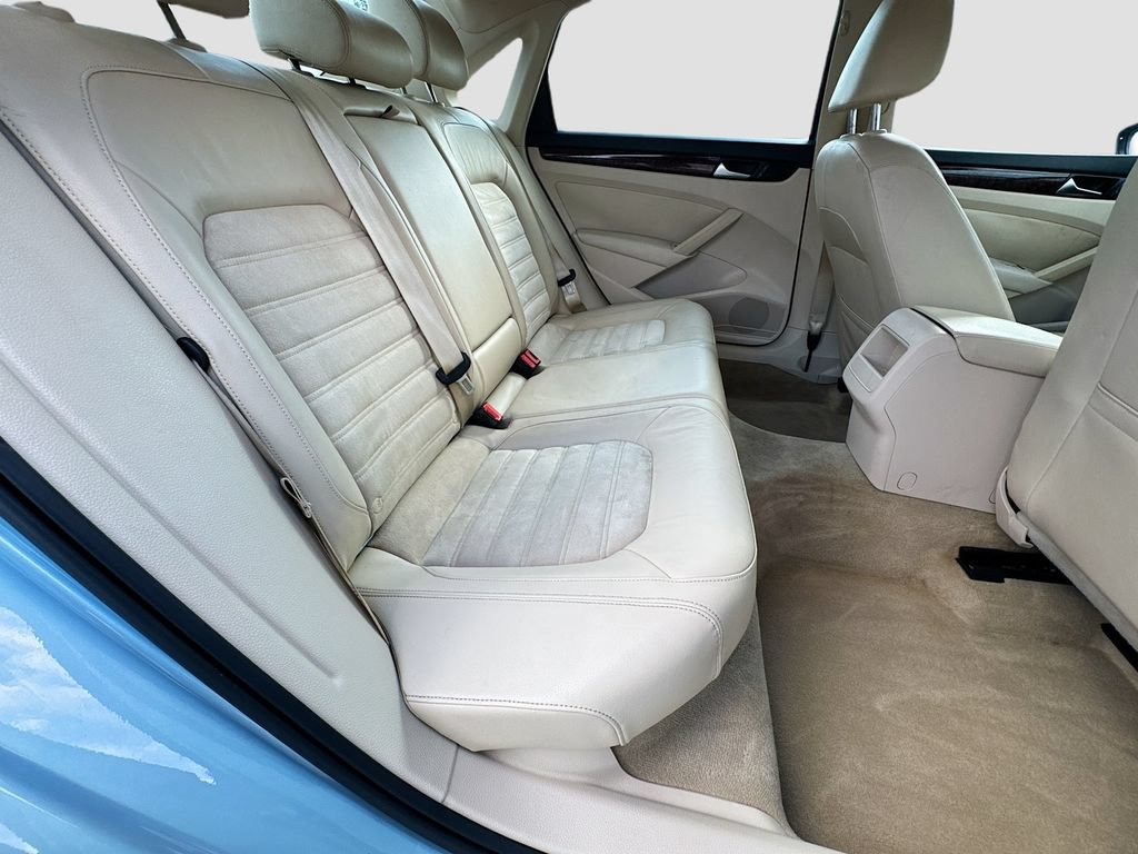 Used 2012 Volkswagen Passat TDI SEL Premium FWD image 31
