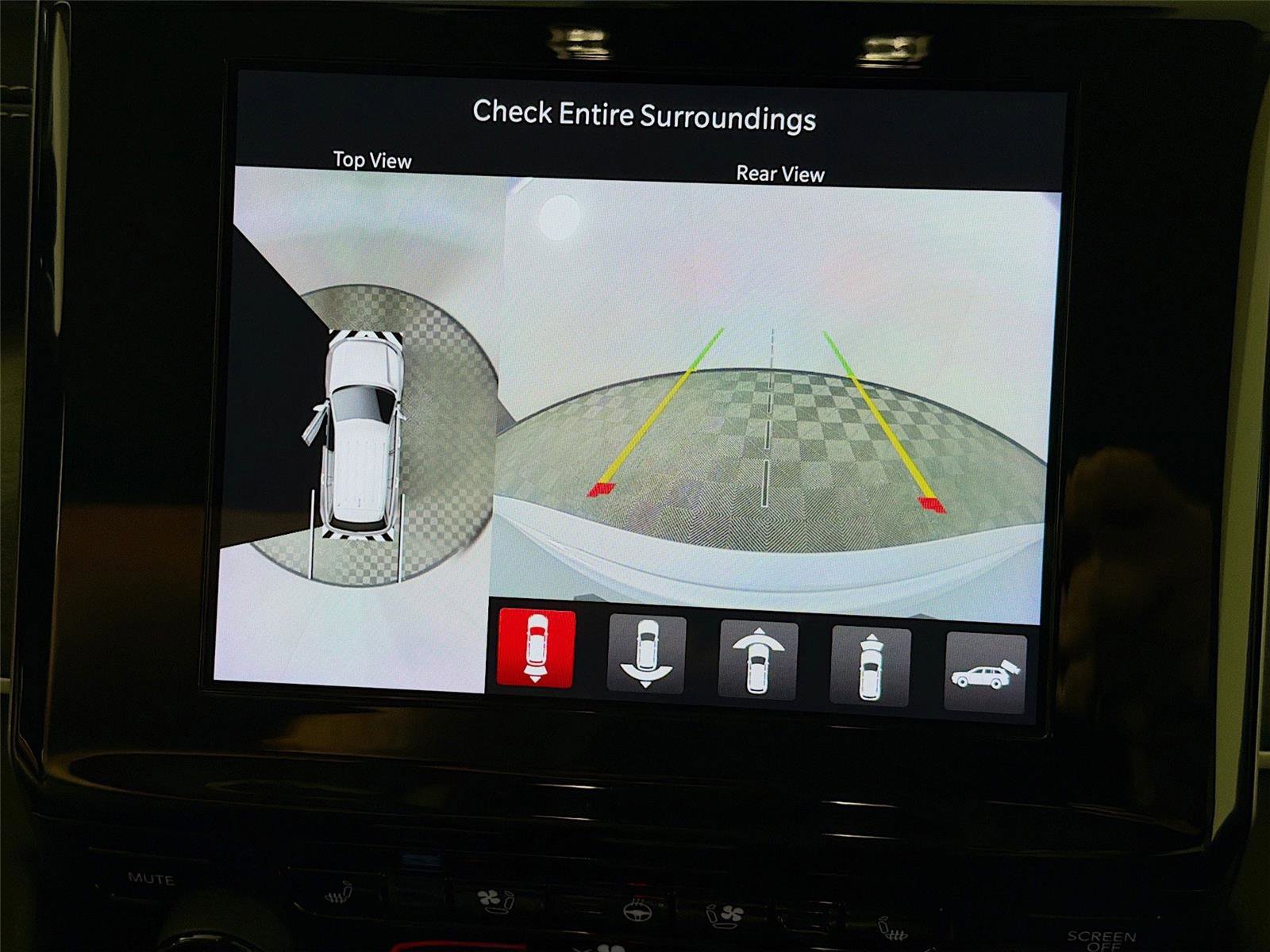 Used 2022 Jeep Grand Cherokee Limited w/ Luxury Tech Group II AWD/4WD image 15