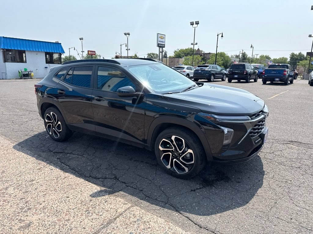 Used 2025 Chevrolet Trax RS FWD image 5