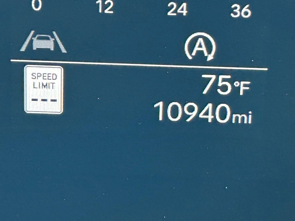 Used 2025 Hyundai Santa Fe SE image 14