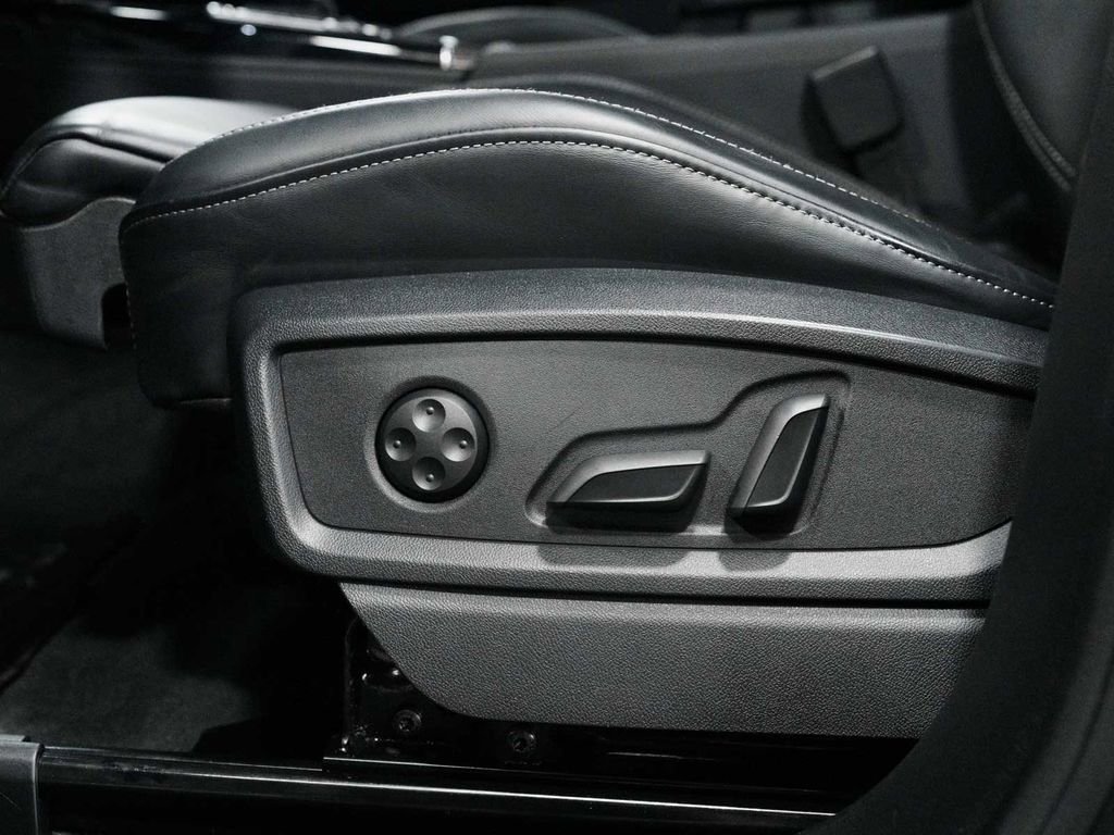 Used 2023 Audi SQ5 Premium Plus w/ Premium Plus Package image 31