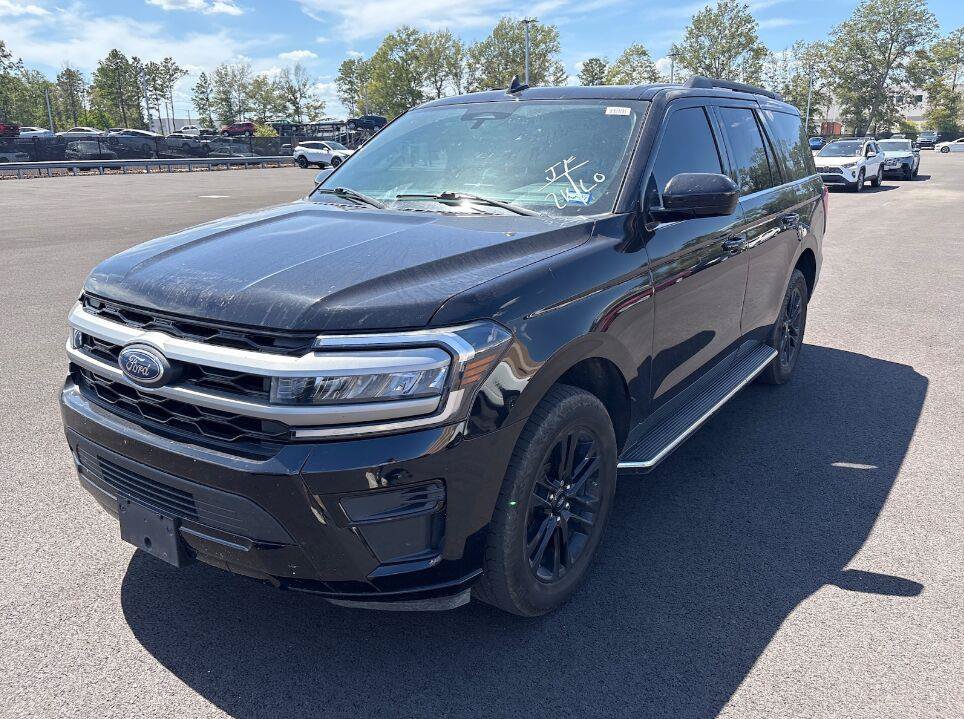 Used 2023 Ford Expedition XLT RWD image 2