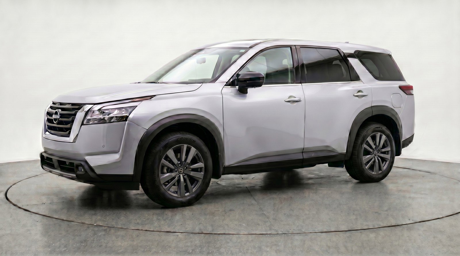 Used 2025 Nissan Pathfinder SV FWD image 3