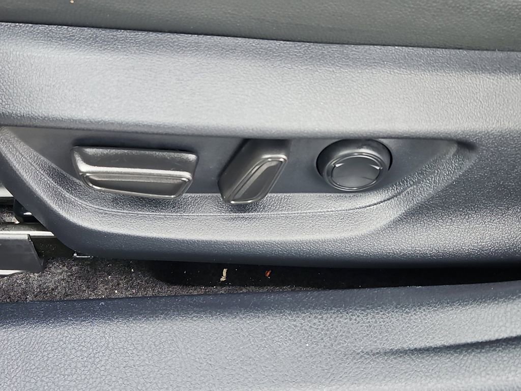 Used 2025 Toyota Camry SE w/ Convenience Package image 21