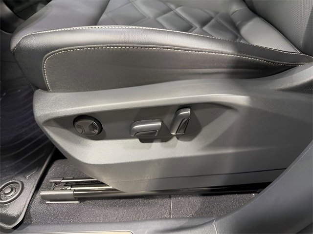 Used 2024 Volkswagen Atlas SE w/ Panoramic Sunroof Package image 12