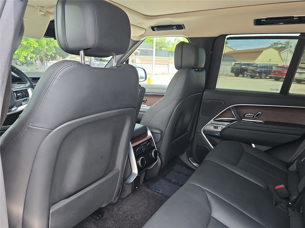 Used 2023 Land Rover Range Rover SE image 13