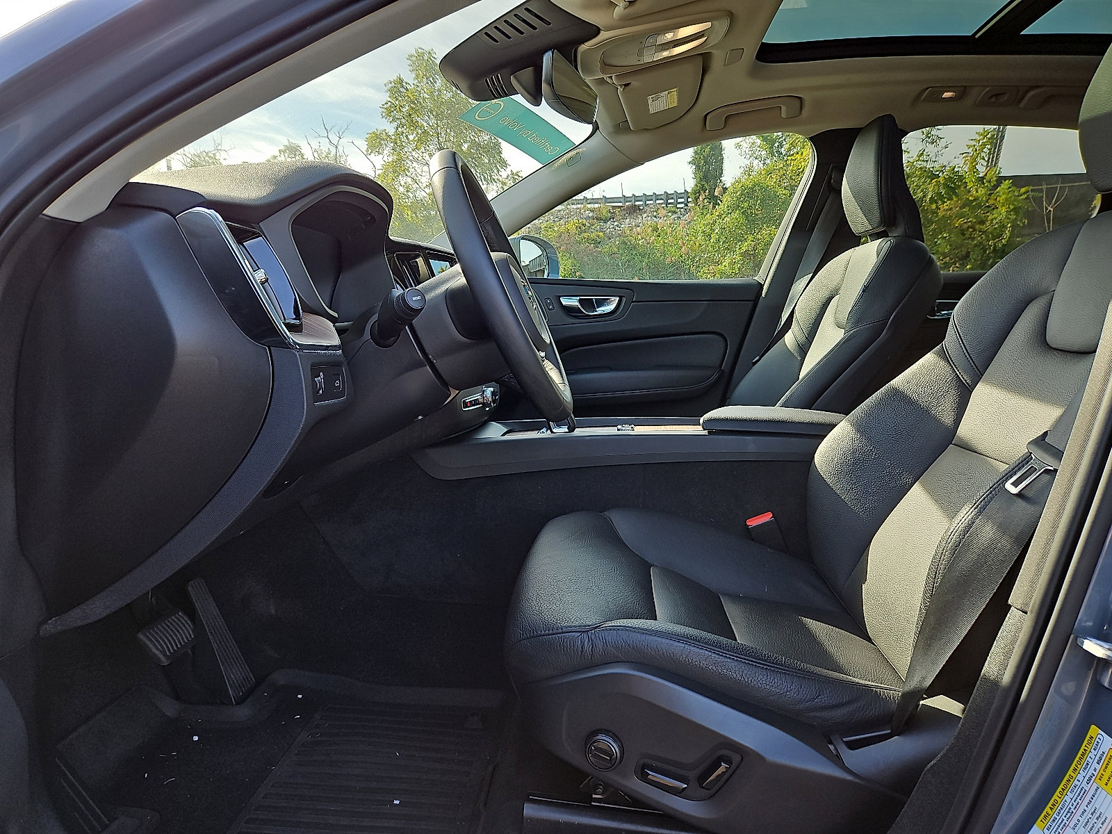 Certified 2022 Volvo XC60 B5 Momentum w/ Climate Package image 13