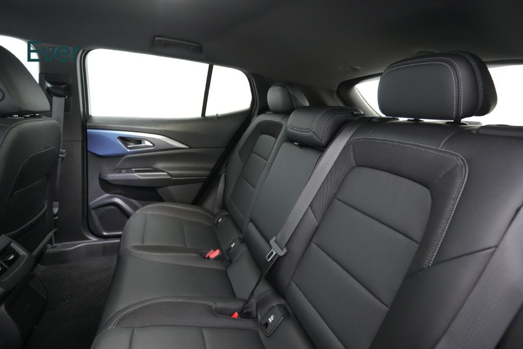 Used 2024 Chevrolet Equinox EV LT w/ LPO, Blackout Package FWD image 24