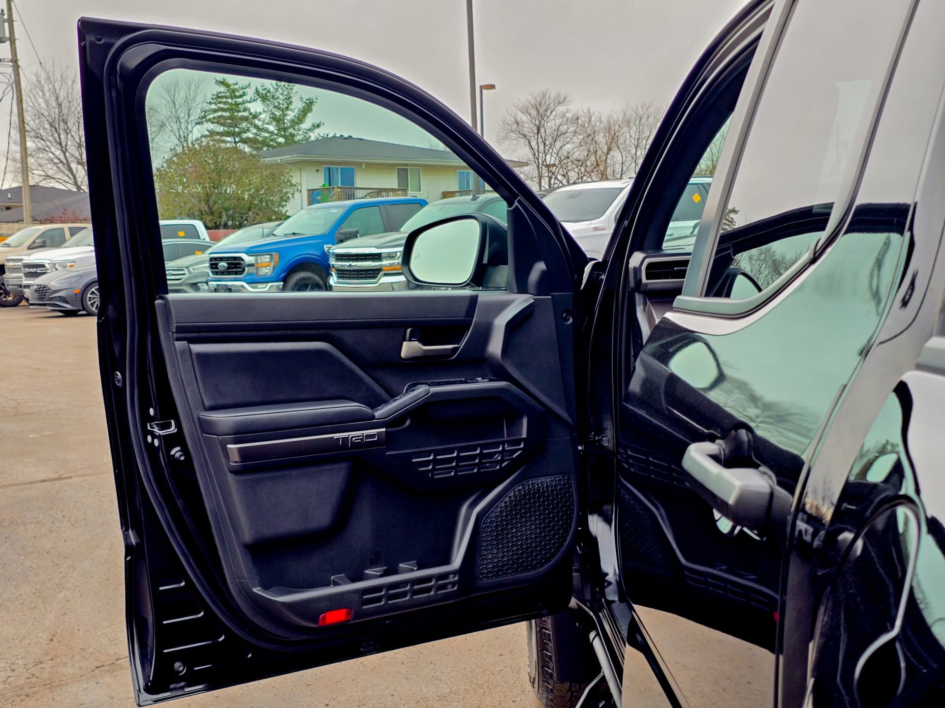 Used 2024 Toyota Tacoma TRD Off-Road image 30