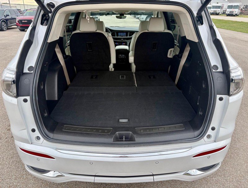 Used 2022 Buick Enclave Avenir w/ Avenir Technology Package AWD/4WD image 6