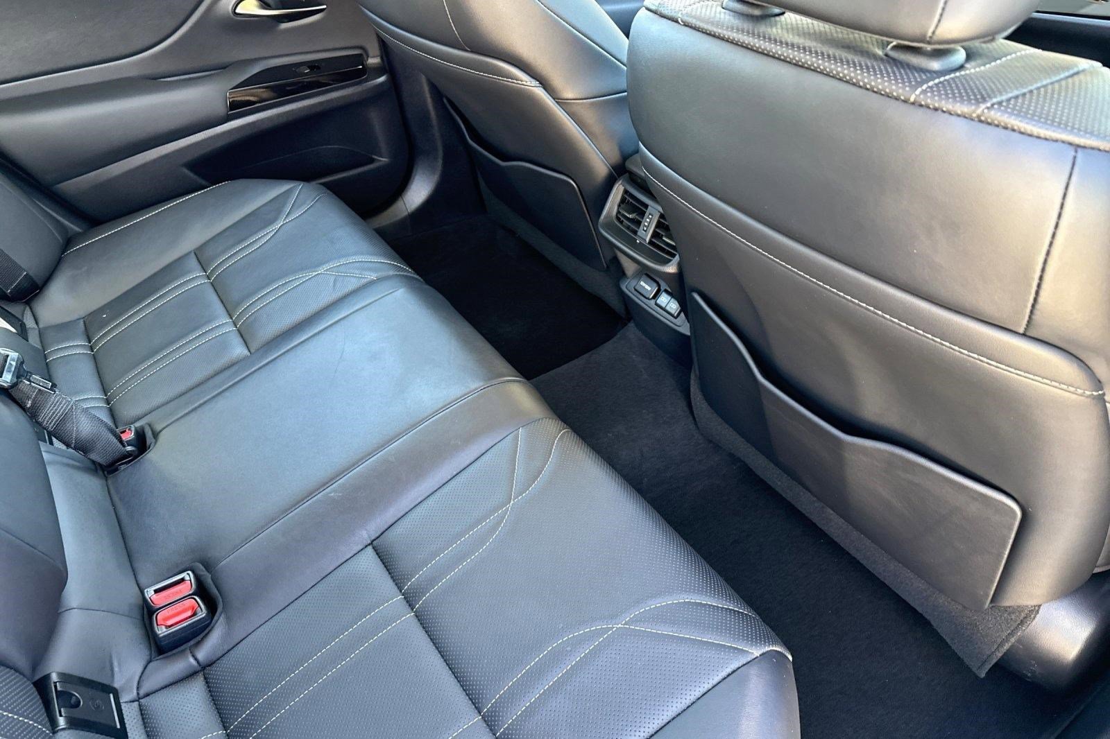 Used 2025 Lexus ES 300h w/ Luxury Package image 29