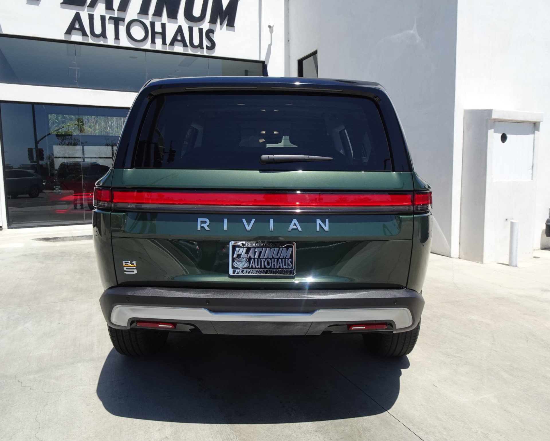 Used 2024 Rivian R1S Adventure AWD/4WD image 6