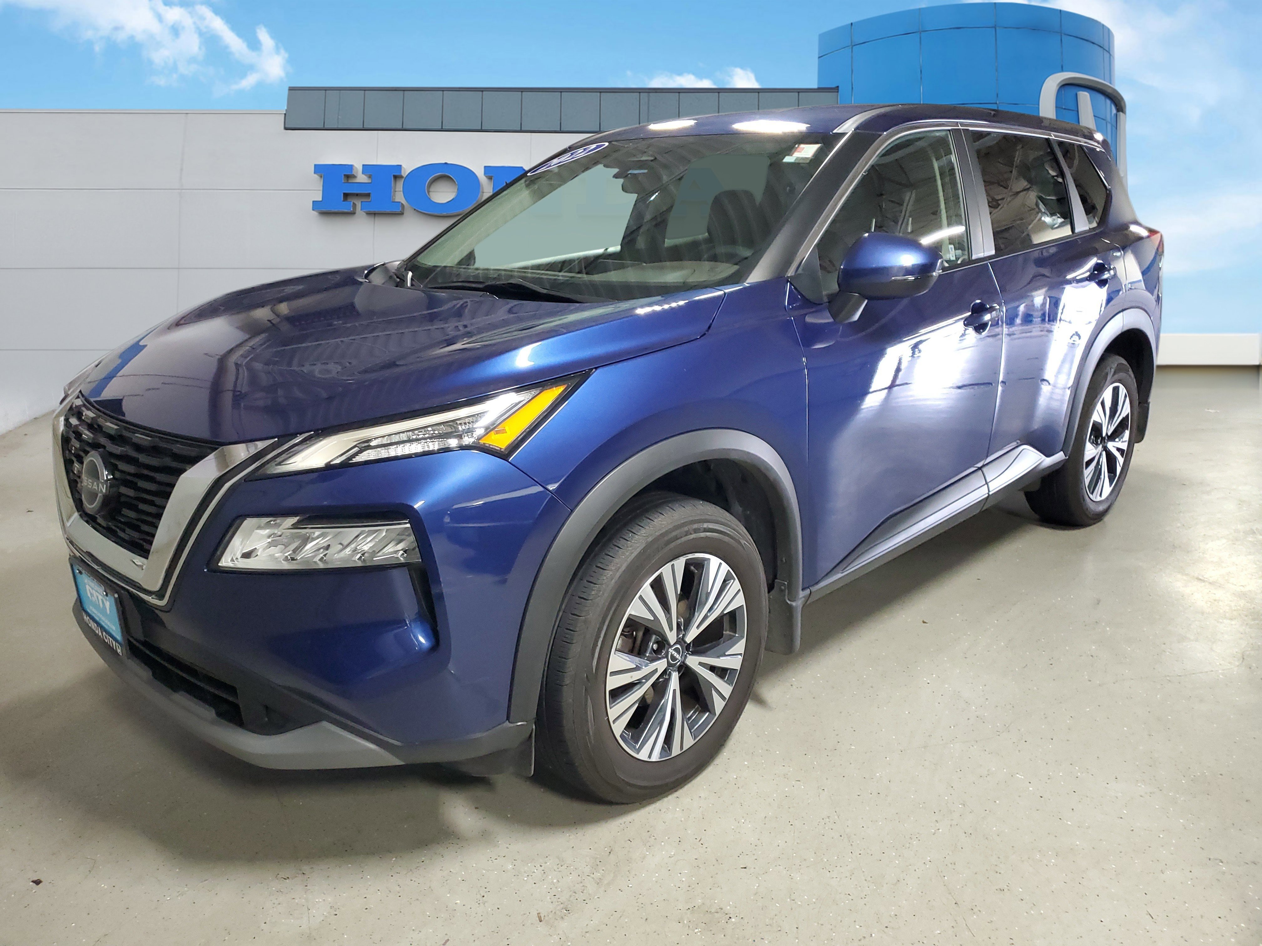 Used 2022 Nissan Rogue SV AWD/4WD image 2