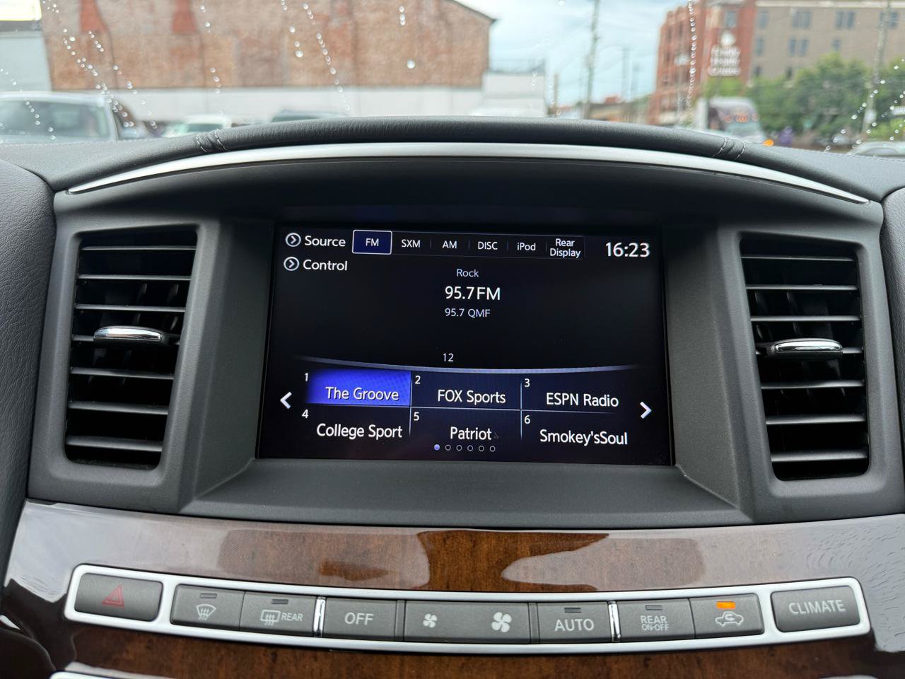 Used 2018 INFINITI QX60 Luxe w/ Deluxe Technology Package AWD/4WD image 12