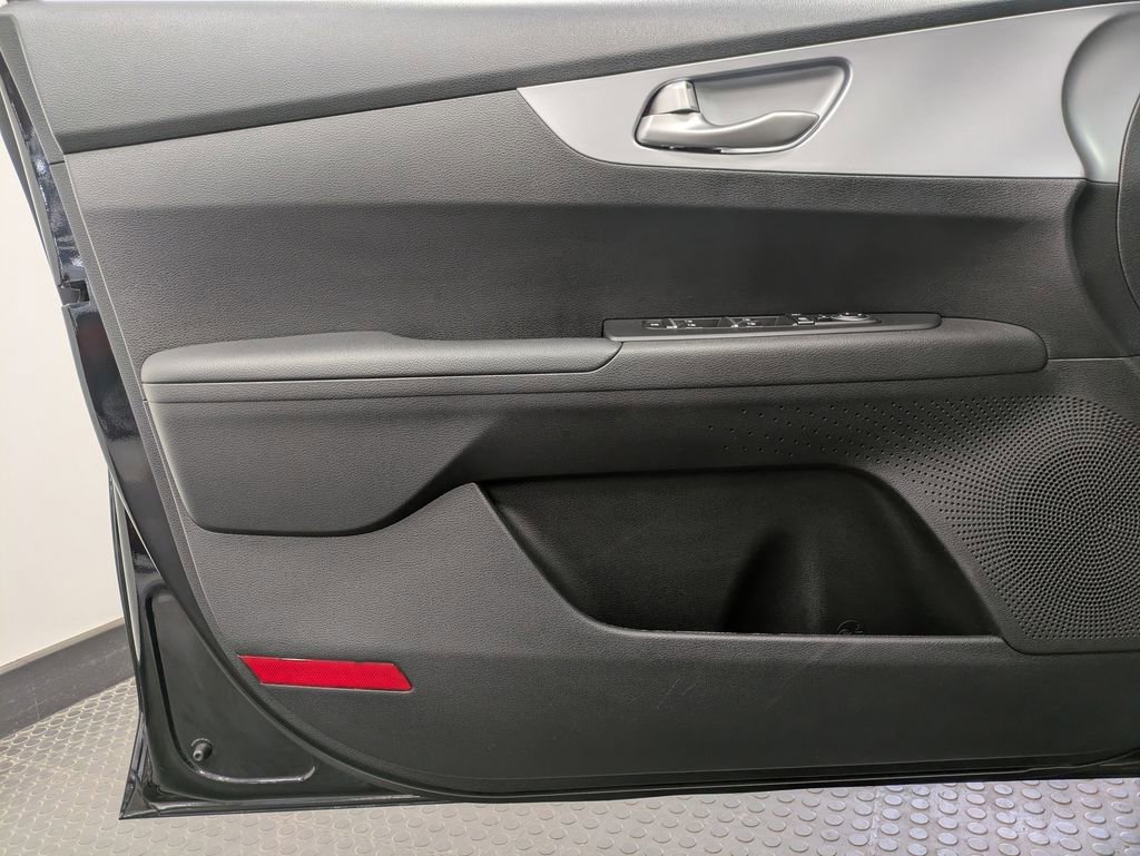 Used 2023 Kia Forte LXS image 8