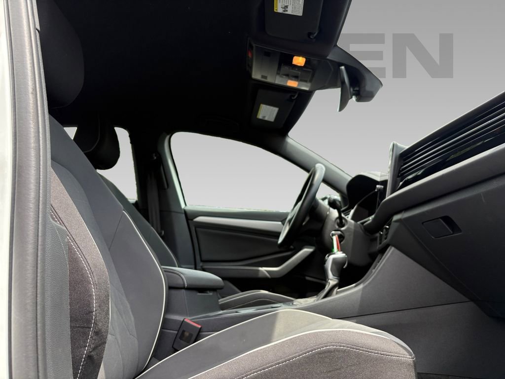 Used 2025 Volkswagen Jetta Sport FWD image 8