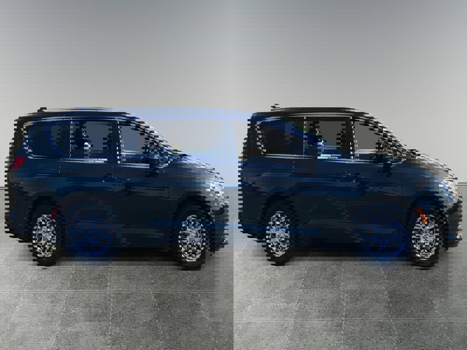 Used 2023 Chrysler Voyager LX image 6