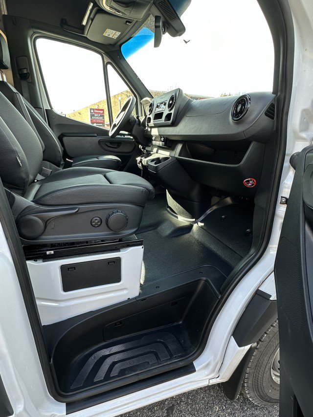Used 2022 Mercedes-Benz Sprinter 3500 image 21
