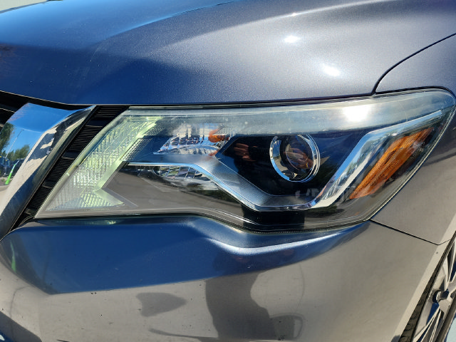 Used 2017 Nissan Pathfinder Platinum FWD image 33