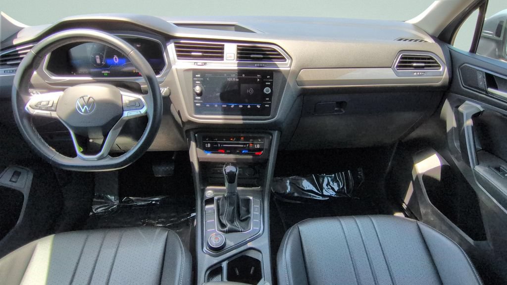 Used 2024 Volkswagen Tiguan SE AWD/4WD image 11