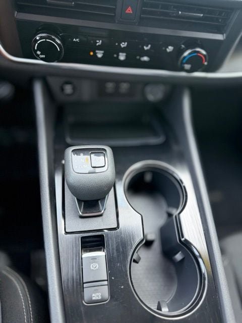 Used 2024 Nissan Rogue S AWD/4WD image 14