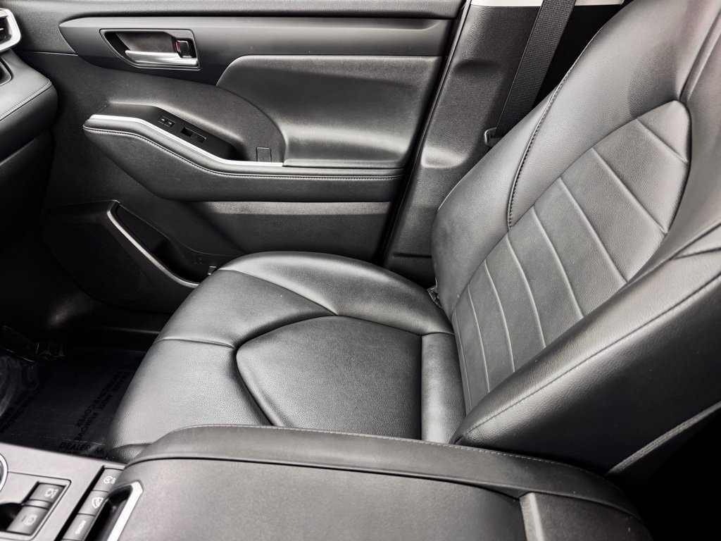 Certified 2021 Toyota Highlander XLE image 24