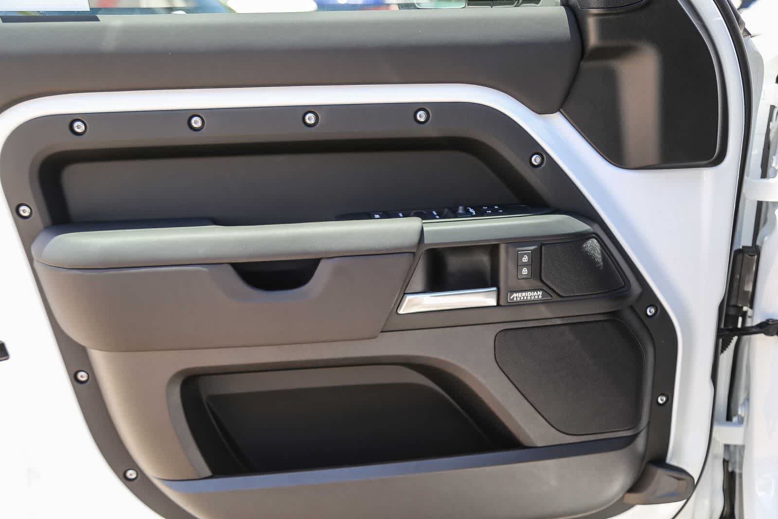New 2026 Land Rover Defender 110 X-Dynamic SE AWD/4WD image 20