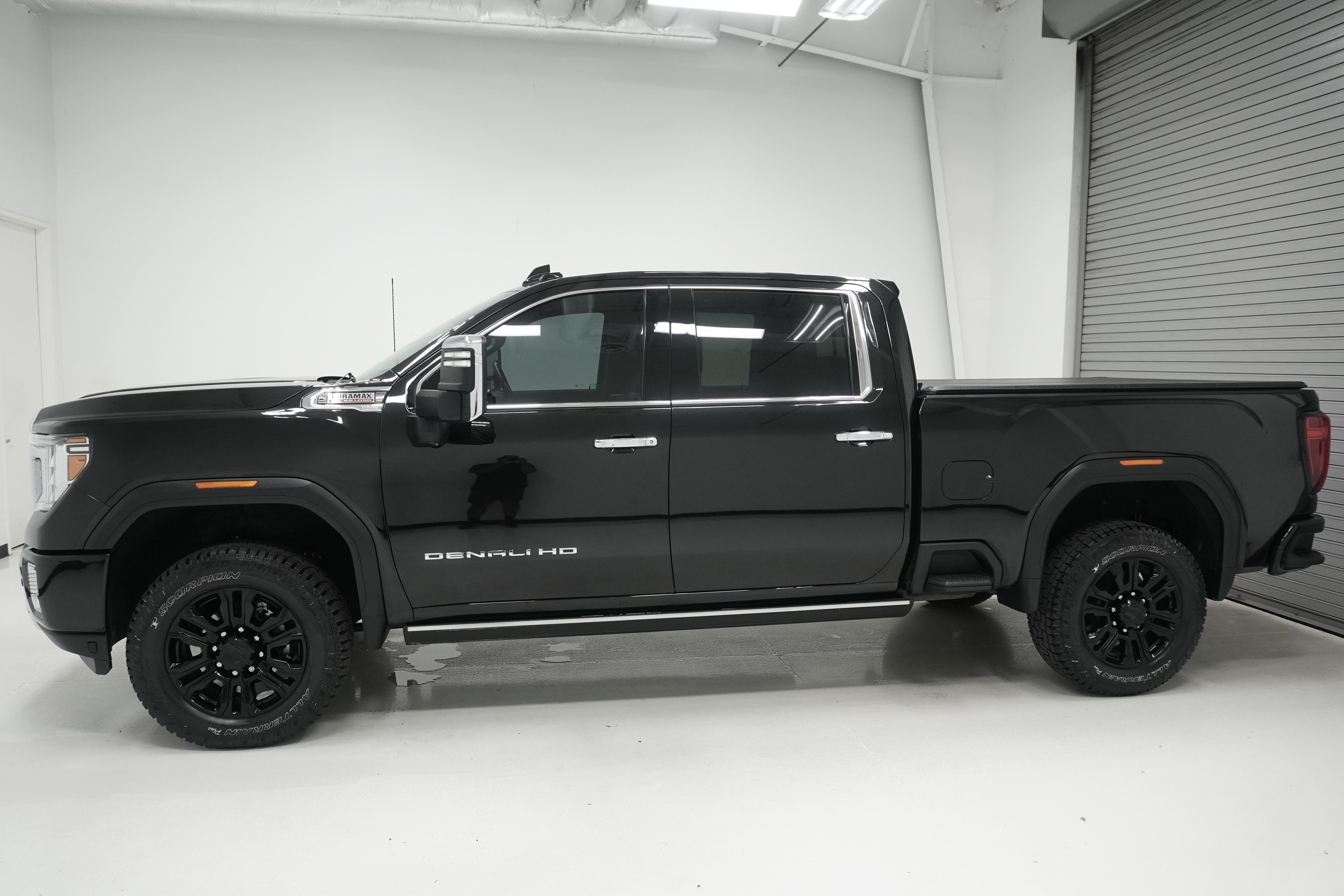 Used 2022 GMC Sierra 3500 Denali w/ Denali Black Diamond Edition AWD/4WD image 6