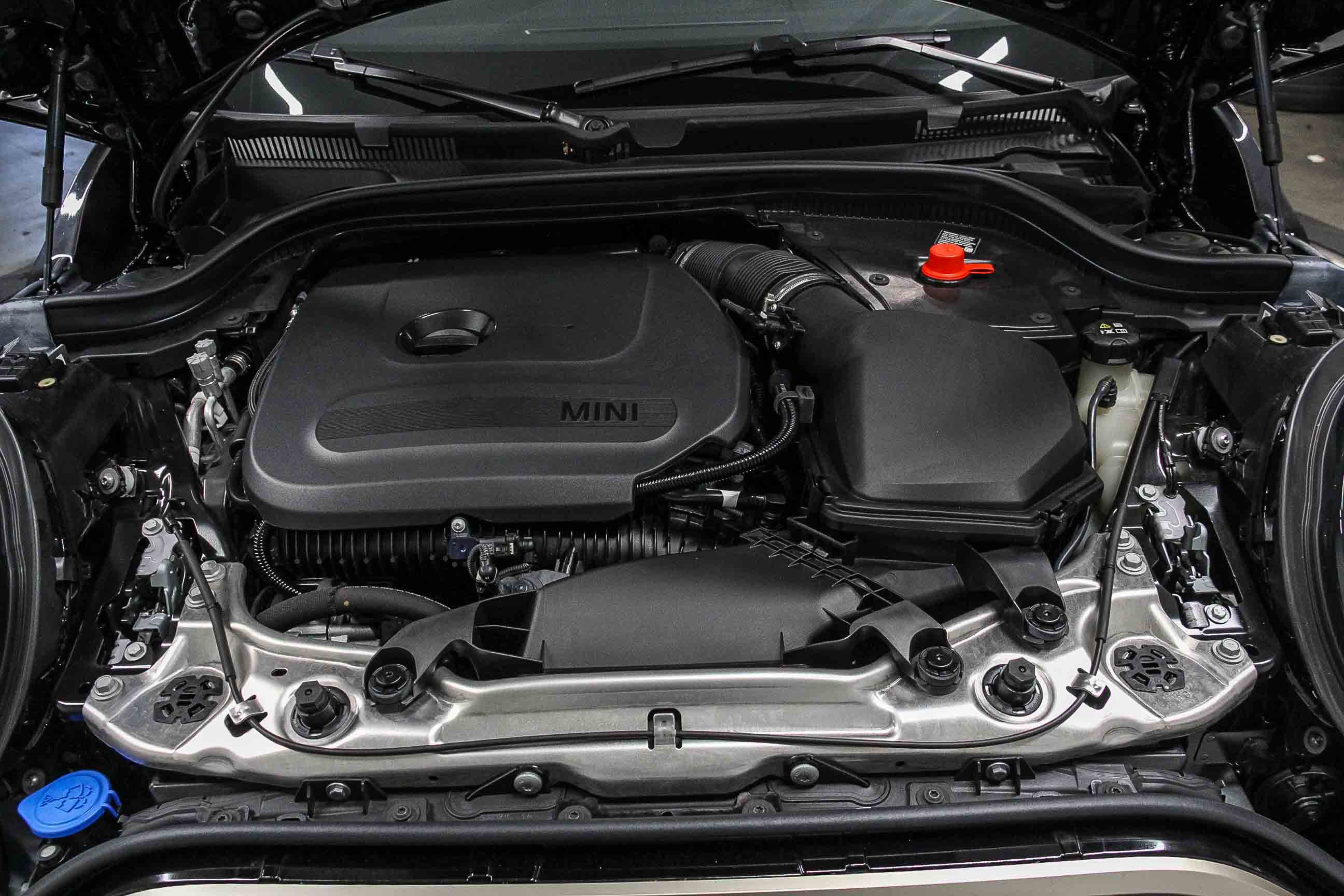 Used 2025 MINI Cooper 2-Door Hardtop image 28