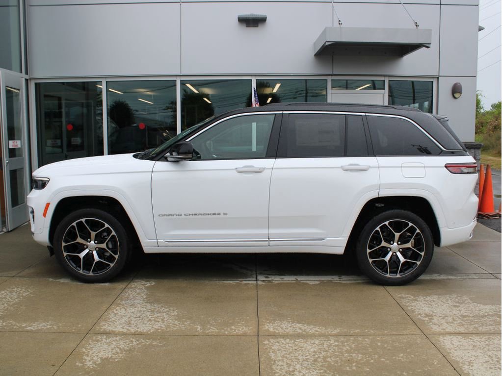 New 2025 Jeep Grand Cherokee Summit image 6