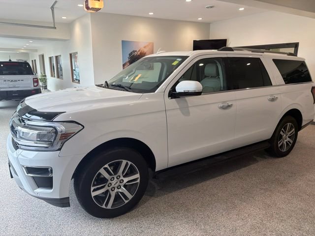 Used 2024 Ford Expedition Max Limited AWD/4WD image 3