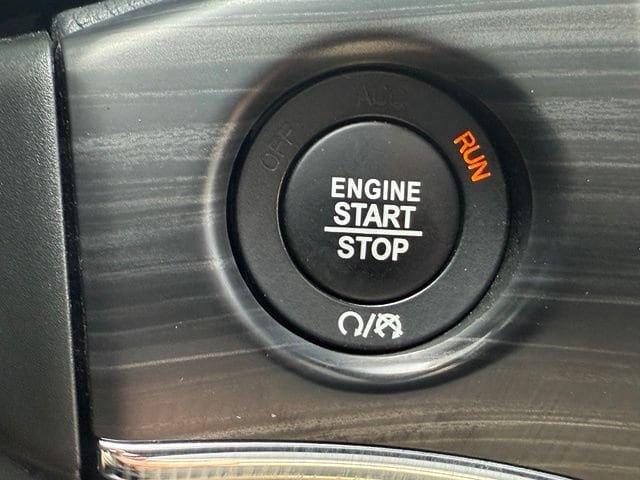 Used 2022 Jeep Grand Cherokee Limited AWD/4WD image 25