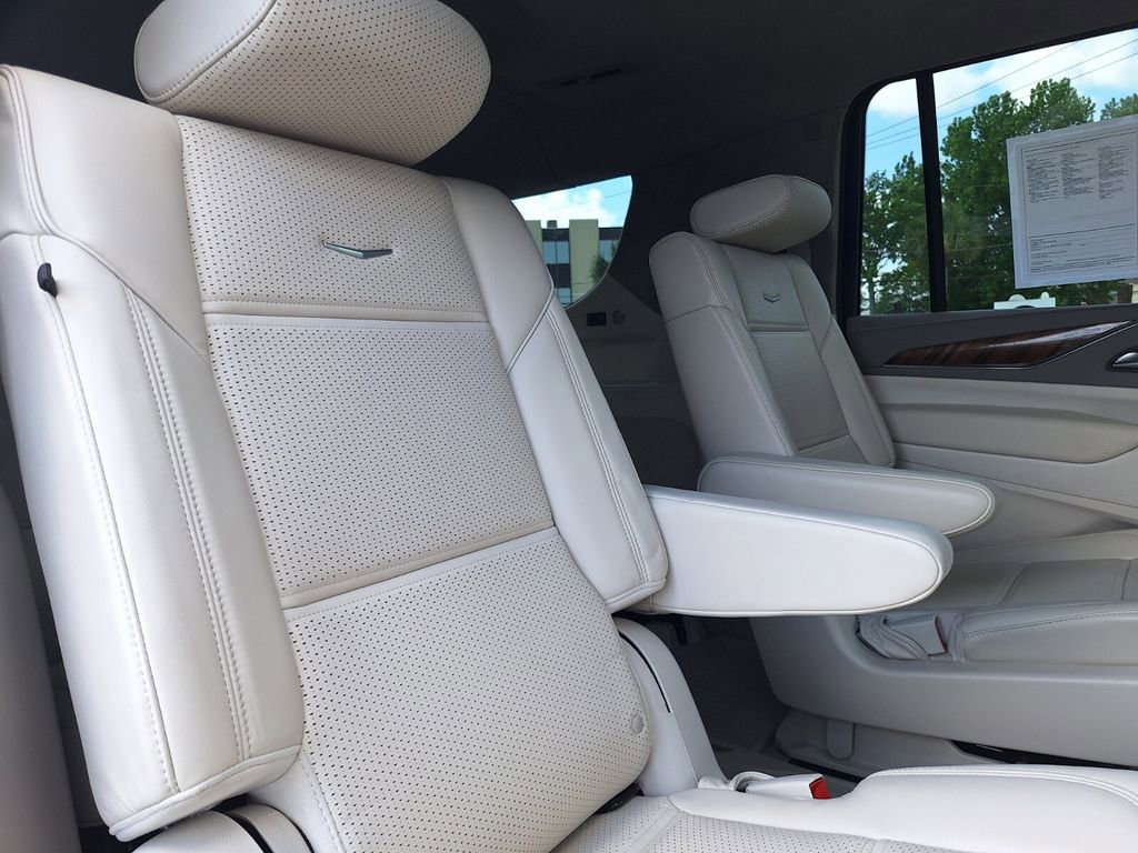 Certified 2024 Cadillac Escalade ESV Premium Luxury Platinum AWD/4WD image 32